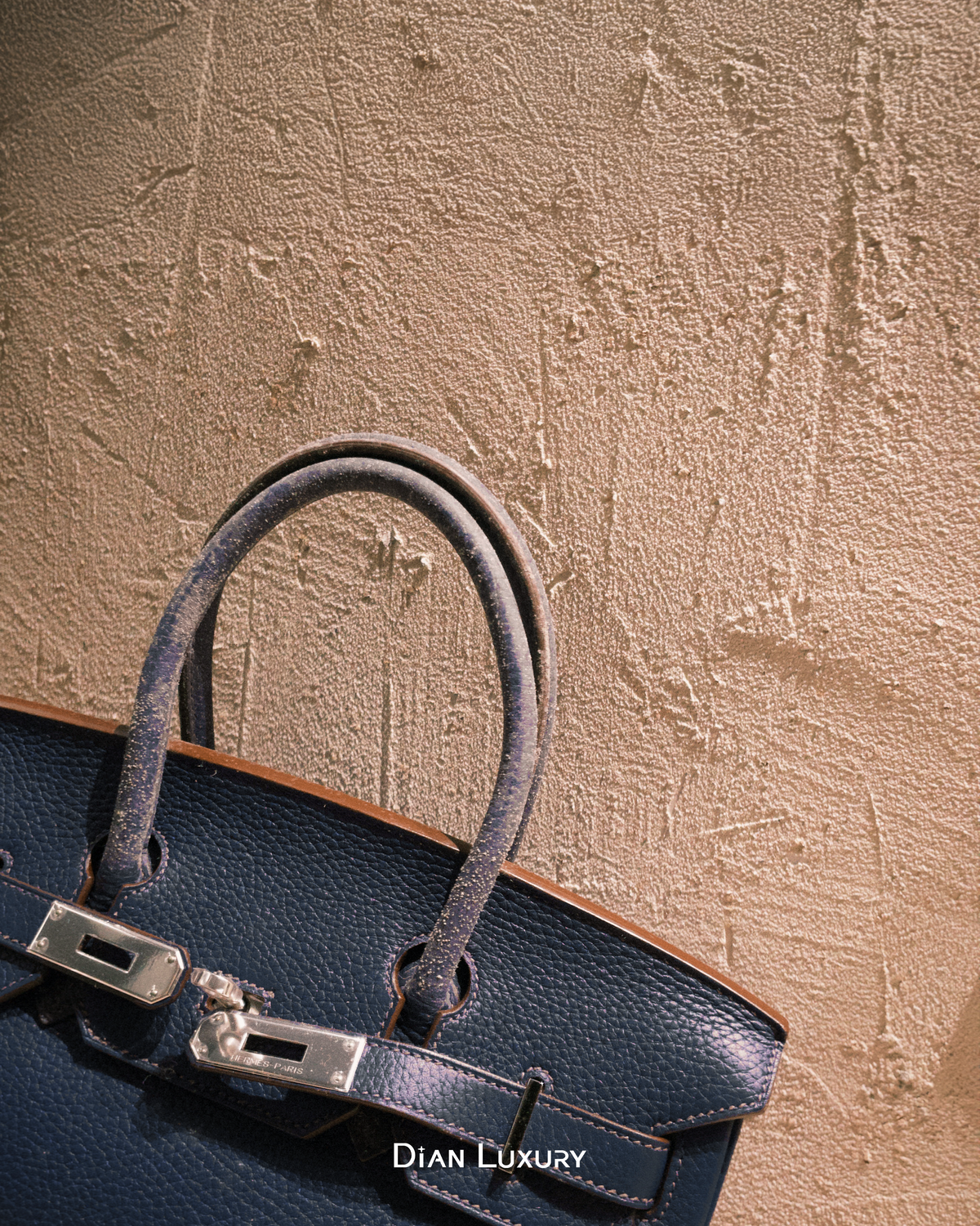 精品包發霉怎麼辦？只擦掉霉斑可能不夠｜What Should You Do When Your Luxury Bag Gets Moldy?